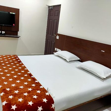 Sri Krishna Residency Hotel Eluru Buitenkant foto