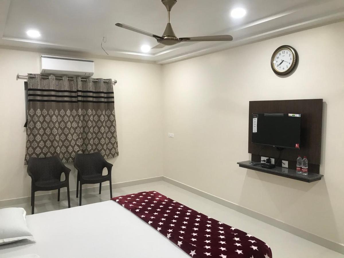 Sri Krishna Residency Hotel Eluru Buitenkant foto