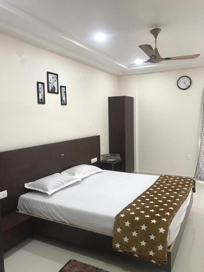 Sri Krishna Residency Hotel Eluru Buitenkant foto