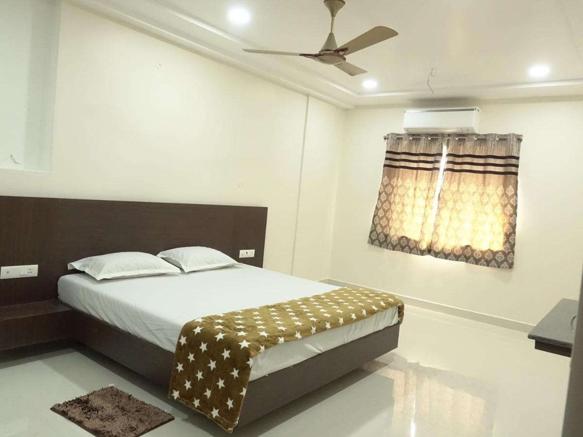 Sri Krishna Residency Hotel Eluru Buitenkant foto