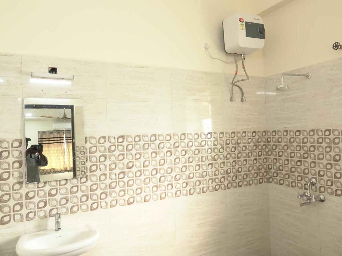 Sri Krishna Residency Hotel Eluru Buitenkant foto
