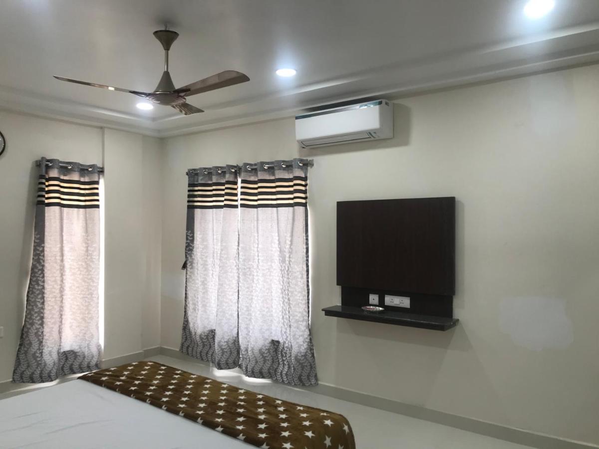 Sri Krishna Residency Hotel Eluru Buitenkant foto