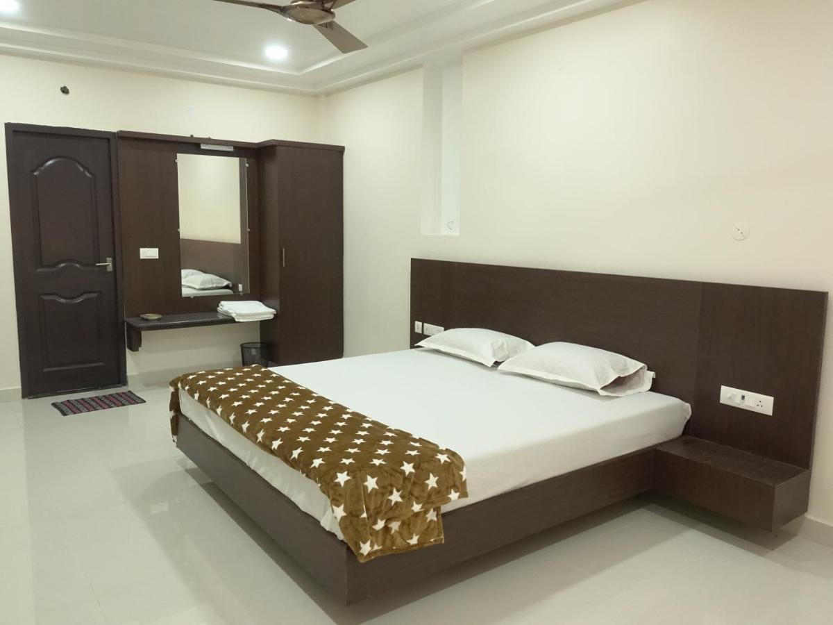 Sri Krishna Residency Hotel Eluru Buitenkant foto