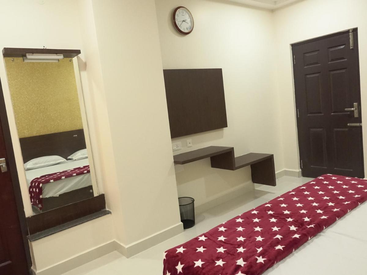 Sri Krishna Residency Hotel Eluru Buitenkant foto